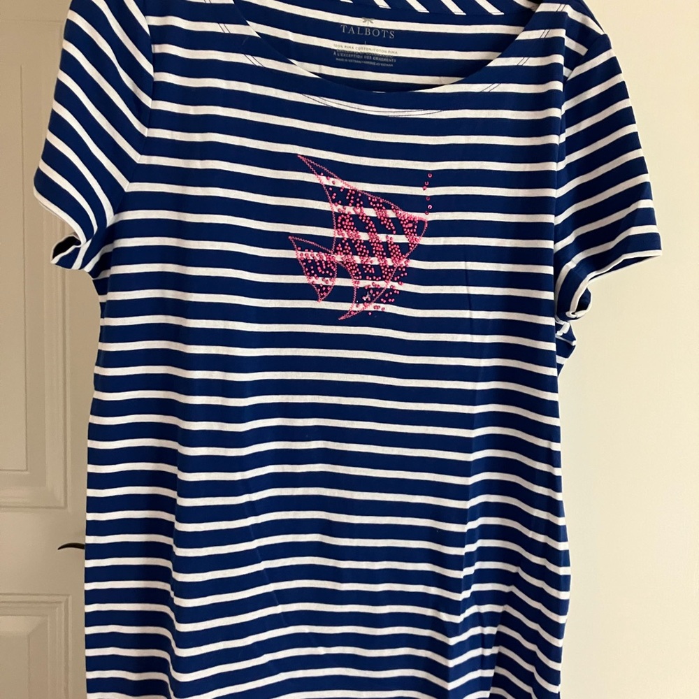 Talbots beeded fish tee size large (new)
